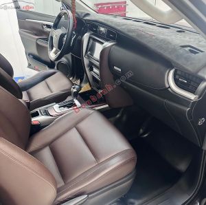 Xe Toyota Fortuner 2.7V 4x2 AT 2017