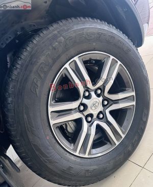 Xe Toyota Fortuner 2.7V 4x2 AT 2017